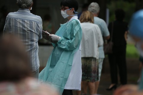 Defeitos em calçadas fazem 42% dos idosos terem medo de cair