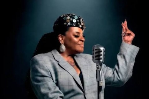 Thulla Melo celebra 35 anos de carreira com o EP ‘Resiliência’