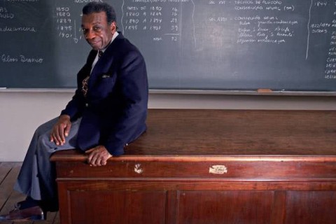 Acervo da USP revela novas faces do pensador negro Milton Santos