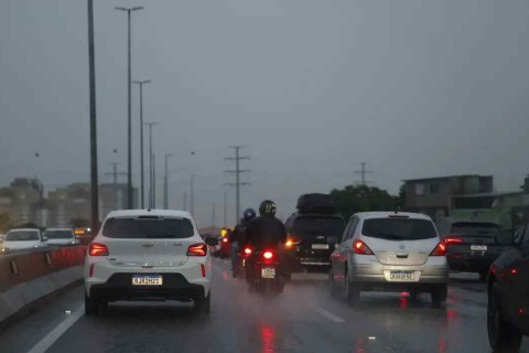 Rio se prepara para a frente fria que poderá trazer tempestade